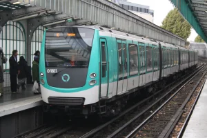 Paris Metro - Tàu điện ngầm tại Pháp