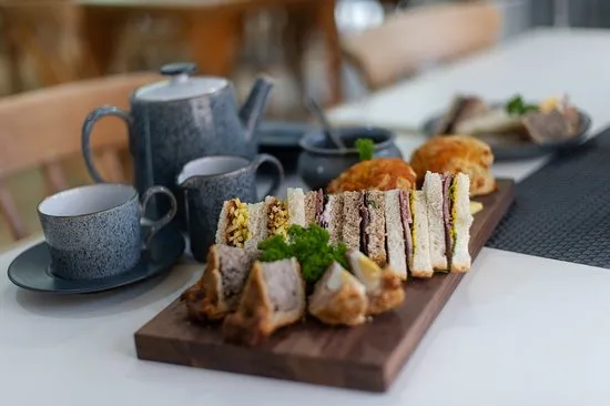 Bữa trưa ở London với Ploughman