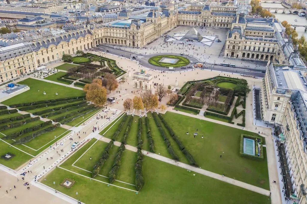 Bảo tàng Louvre hình chữ U