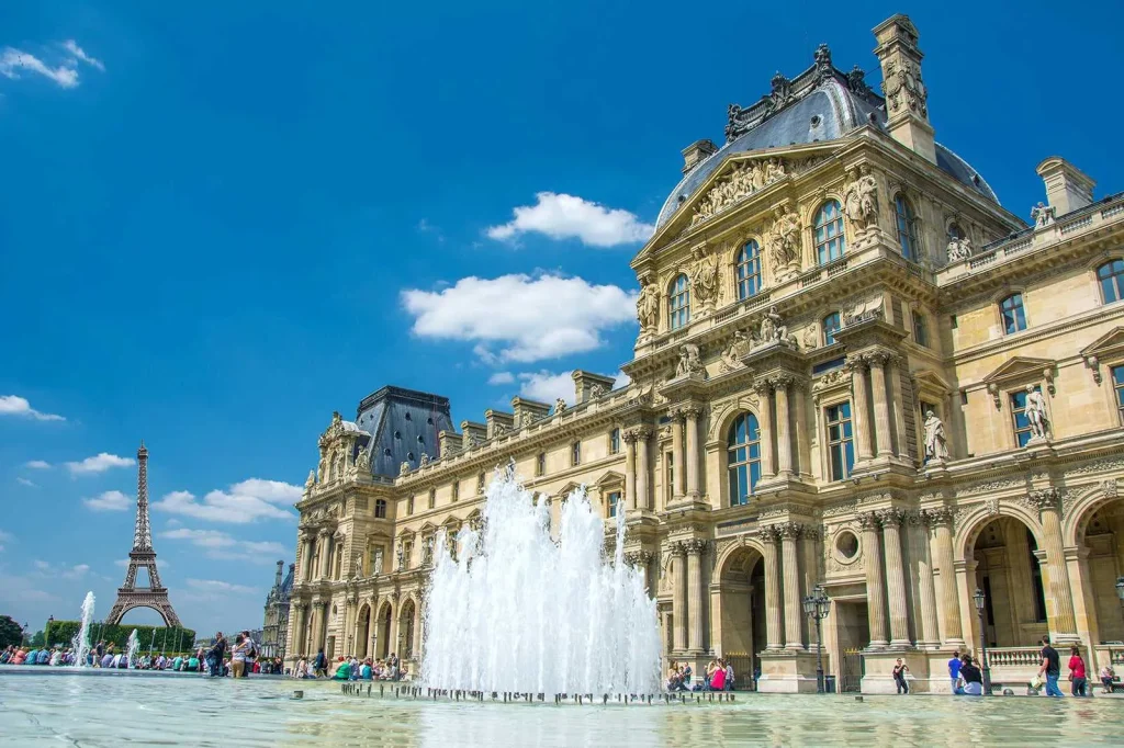 Lịch sử bảo tàng Louvre từ thế kỷ 12