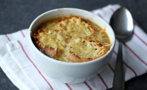 Soupe à l'oignon - món ăn Paris